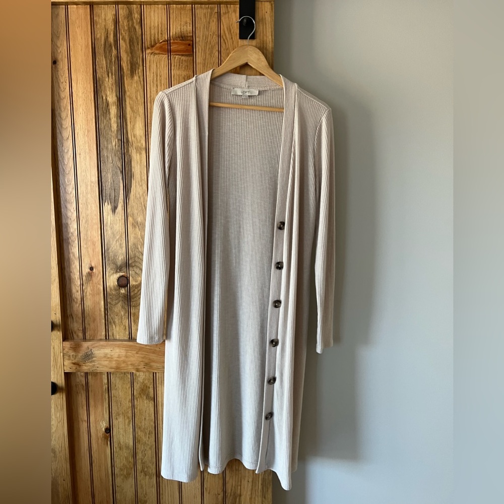 Loft Beige Duster With Tortoise-Shell Buttons. - image 1